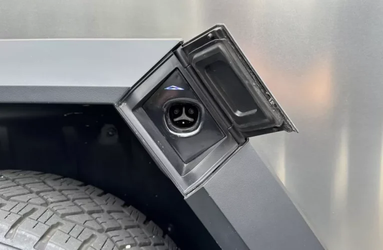 New Tesla Cybertruck videos show off a slew of features