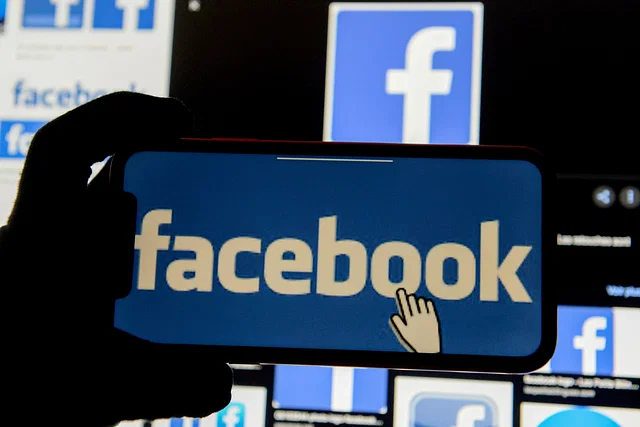 Facebook hit by glitch, users say having trouble accessing timeline